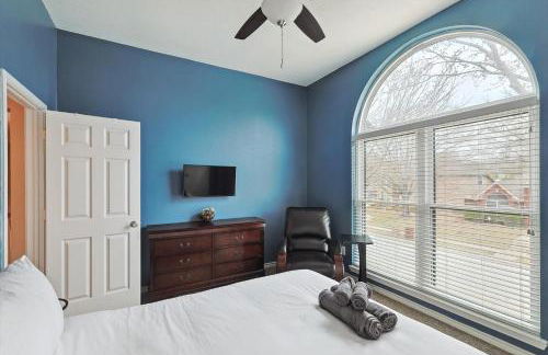 DFW Getaway - 4 Bedrooms Pool Oasis Media Room - Photo 32