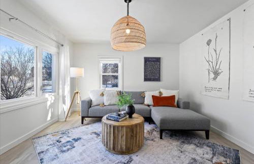 Luxury Lakeview Stay | Main&Guest House, Sleeps 10 - Foto 41