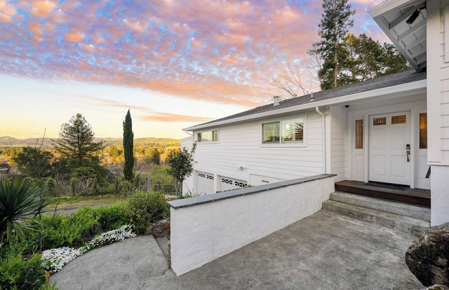 Modern Sonoma Stay w/ Spacious Deck, Views & Prime Location Bennett - Foto 6