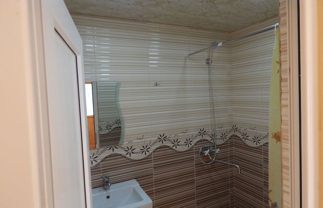 Arami Guesthouse - Photo 11