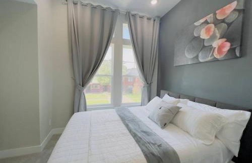 Gray Lux Hse 3BR 3 and half Ba MedCenter DownTWN HotTub - Photo 39