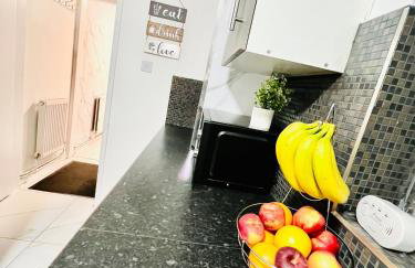 4bedroom Sleeps6 Business ContractorsDiscounts free WiFi - Photo 17