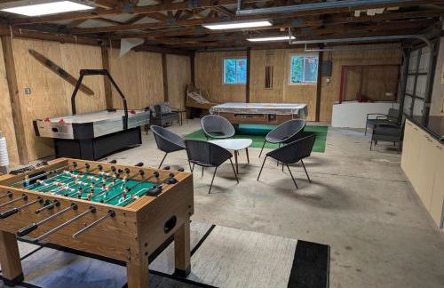 Sister Lakes Lakeside House - Sleeps 16 - Foto 8