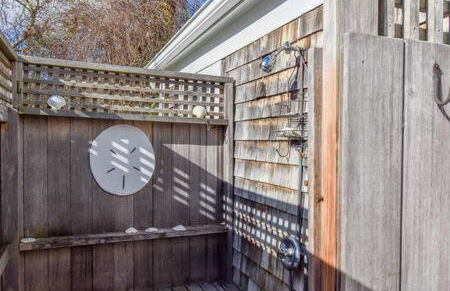 Huge Deck Outdoor Shower Dog Friendly - Photo 18
