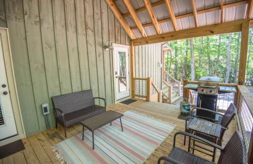 Stone's Throw Bungalow-- Hot Tub, Modern & Updated, Sleeps 2 - Foto 21