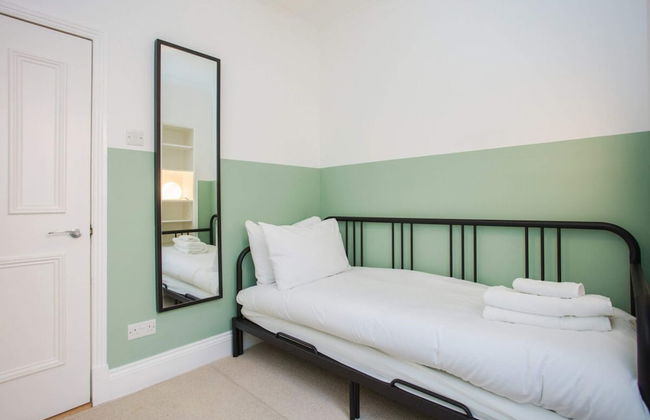 Stylish & Modern 3 Bed Flat in NW London With Garden - Foto 7