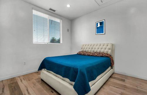 Modern 1 Bedroom Loft in Hollywood with Full Kitchen and Central AC Free Gated Parking - Photo 14