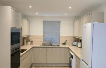 Modern Two-Bedroom House - Free Parking - Foto 10