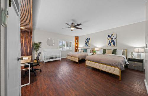 Entire Private Home with 4 Bedrooms 2 Bathrooms, 6 Beds, Hot Tub, King Bed, 6 Parking, Big Yard, Available Now - Foto 8