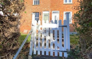 Beautiful cottage style 3-bed By Valore Property Services - Foto 32