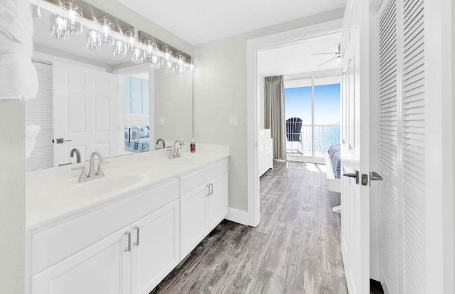 Majestic Beach Towers 1-1603 - Photo 18