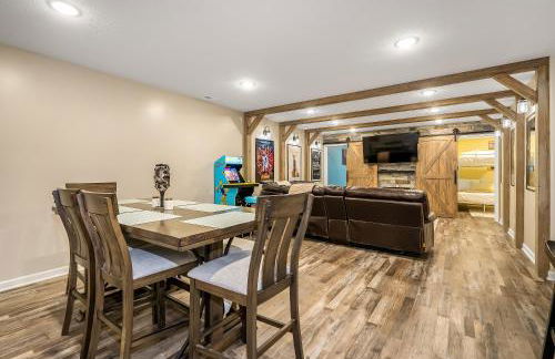 Spacious Country Farmhouse Retreat, Sleeps 16, Pool, Movie Room - Foto 58