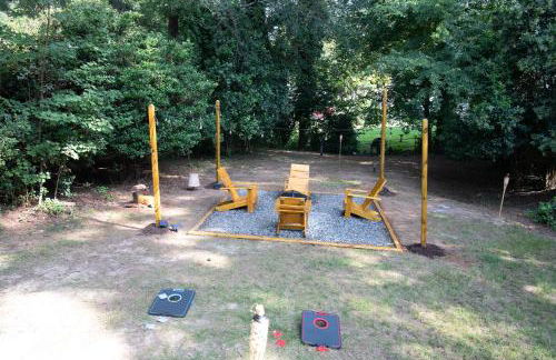 Spacious 4BR House Sleeps 9 Outdoor Lounge with Fire Pit plus Games - Foto 75