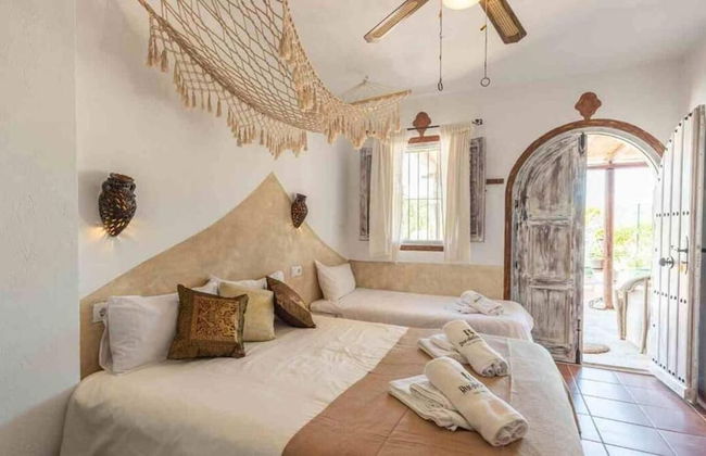 Sayalonga Villa Retreat With 7 Bedrooms - Photo 5