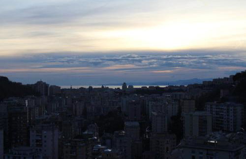 Overlooking Genoa - Foto 26