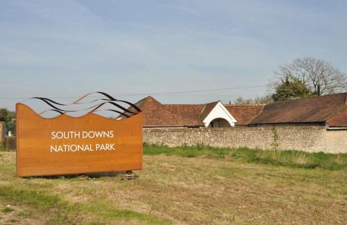 Chillout!! Sussex Flint Cottage- HotTub - Goodwood - Foto 21