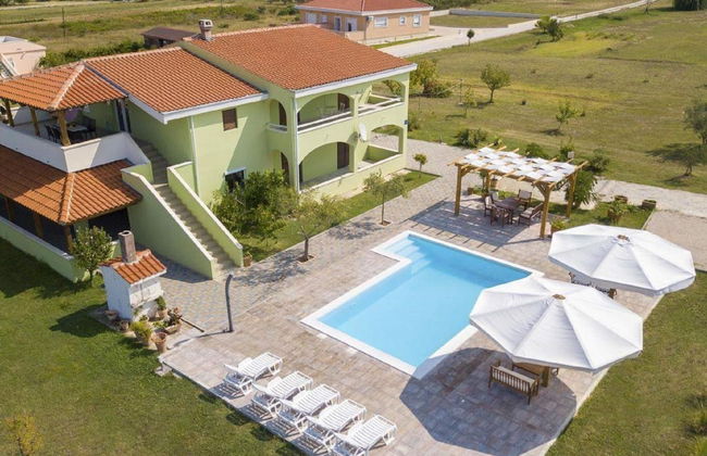 Charming 2-bed Apartment - Foto 1