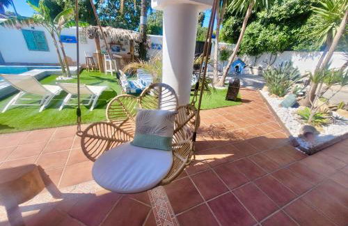 GATU PREMIUM Villa Lurberri piscina privada, 4 dormitorios, 2 baños, parking , jardines, " Preferente mayores de 25 años y familias " ín y barbacoa - Foto 2