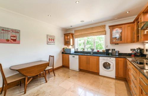 Woodland Cottage by inspirestays-com - Photo 13