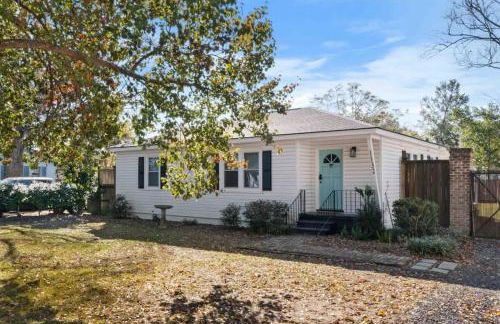 Chic Modern Cottage Near Downtown and Beaches Family - Photo 28