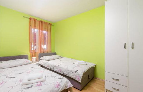 Nice Apartment In Garica With Wifi - Photo 23