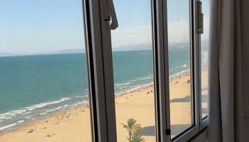 The beach and the sea in front of you - Photo 2