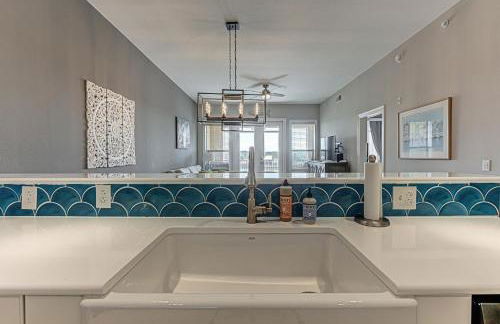 Chic 3BDR for 6 with Pool & Hot Tub Overlooks Marina - Foto 21