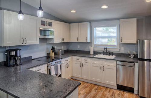 Quaint Cottage with Private Pool-Walk to Everything - Foto 5