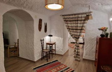 Cueva de la Higuera - Photo 13