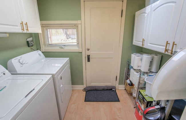 Pet Friendly 1900 Classic 3 Bedroom Value - Photo 22