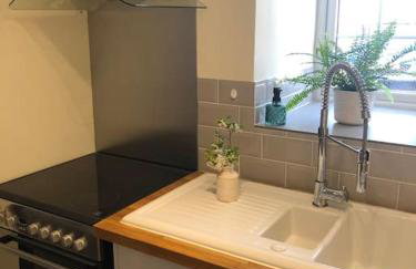 Large 3 bedroom flat in Sennen - Photo 10