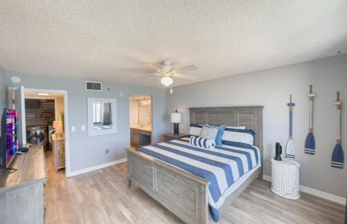 Luxury, Direct Oceanfront Unit and Balcony, Northeast Corner, Heated Pool, Garage Parking - Photo 13