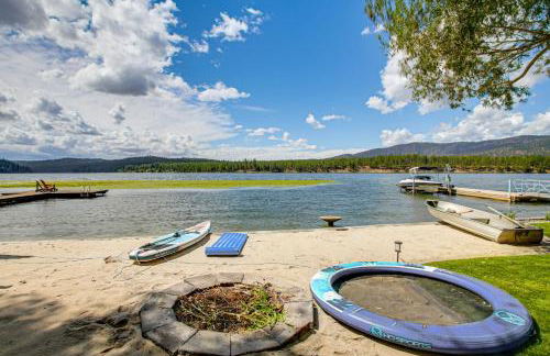 Hot Tub, Deck and Mtn Views Nine Mile Falls Duplex - Foto 23