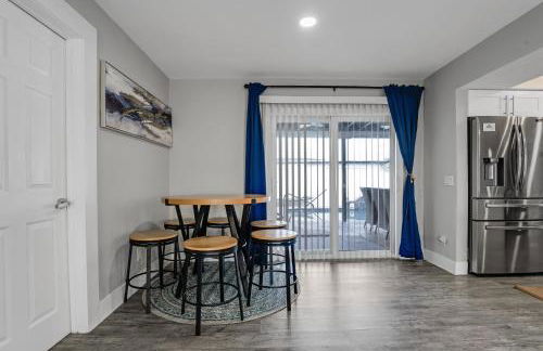 Luxe by Jenn - 3BR Retreat with Heated Pool - Photo 23