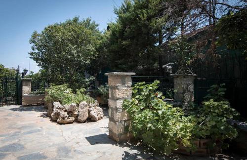 Chara's Private Villa with Swimming Pool & jacuzzi - Foto 21