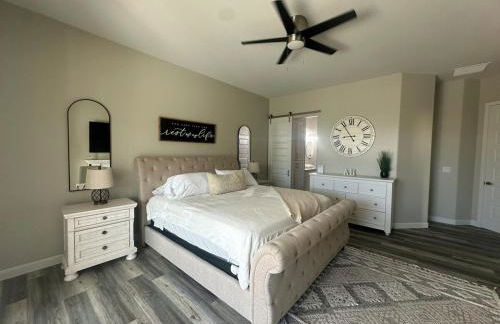 Beautiful New construction home - New Pool & Spa! - Foto 55