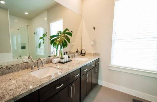 Downtown Escape - Backyard, Game room and Free Parking - Foto 23