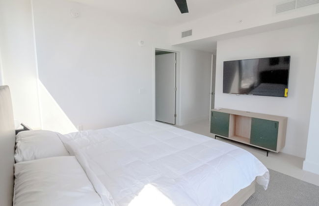 Luxurious Downtown Escape - Photo 7