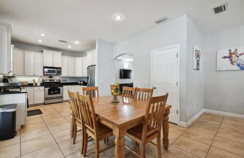 Tampa Private Large House, Game Room & Backyard - Sleeps 12, 4bdr, 3bth, Quiet Community, Near Everything in Tampa & St Pete - Foto 33