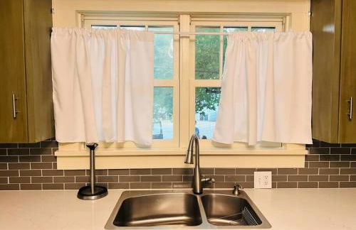 Walk to Dining Breweries and Shops Plus New Hot Tub - Foto 4