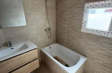 Apt 100 meters from the sea top floor with private terrace - Foto 10