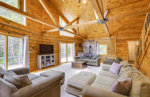 A-Frame Log Home with Game Room Near Lake George! - Foto 3