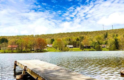 Hot Tub, Dock, Pool Table! Lakefront Poconos Haven - Foto 28