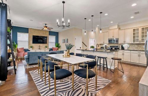 Poolside Tampa Stay- Game Room & Glam Room- Pool- Darts- Pool Table- Next to MacDill AFB - Foto 66