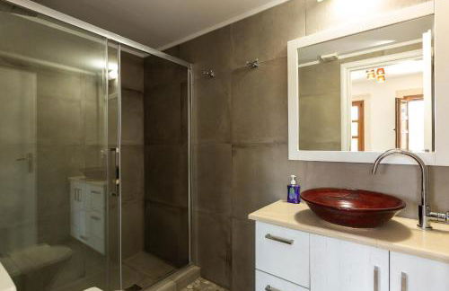 Ilys Home, a Country-chic Retreat with Pool & BBQ, By ThinkVilla - Photo 34