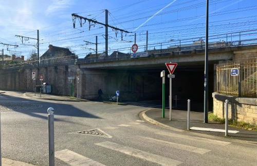 Beau Duplex moderne et calme - gare & centre - idéal pro-couple-famille - Foto 25