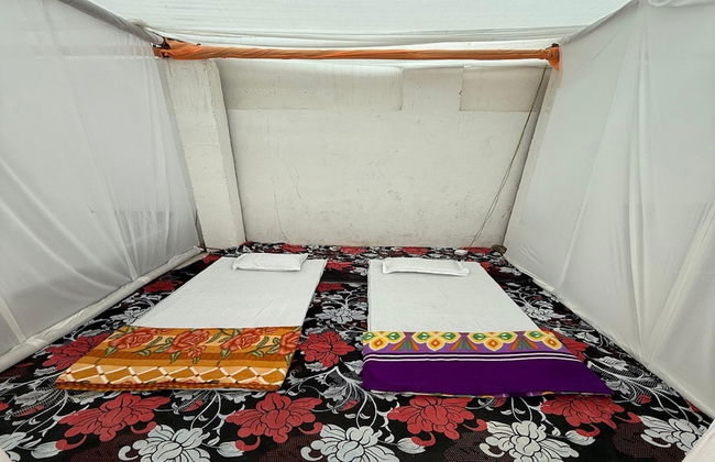 Arail Tent City Kumbh Cottage - Foto 16