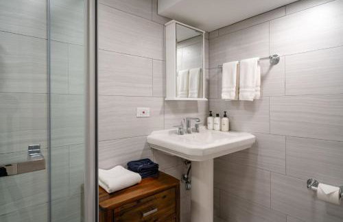 3Bed 2Bath Luxury Lake House on Myers Bay Private Pier Beach Firepit and Deck - Foto 54