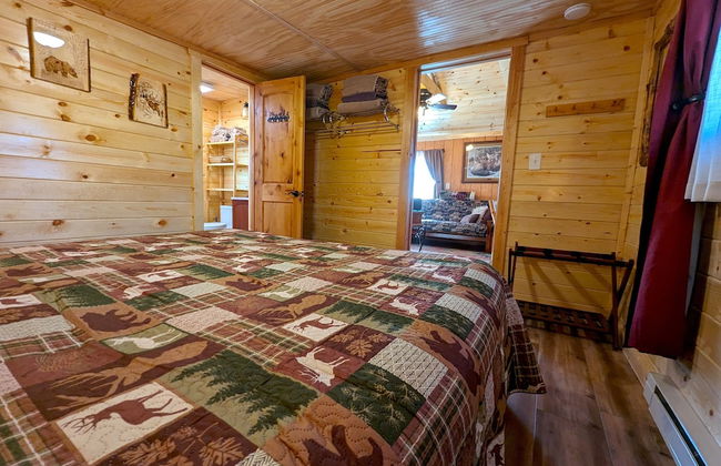 Yellowstone's Treasure Cabins - Photo 32