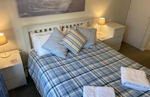 Trafalgar, lovely ground floor flat with outside patio garden, minutes walk to seafront - Photo 1